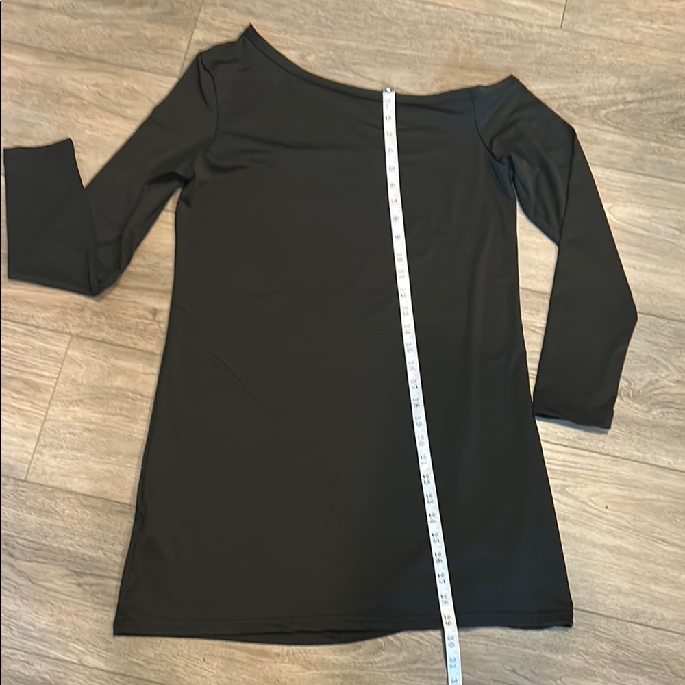 NWOT Elegant Black Off-Shoulder Dress - Picture 4 of 5